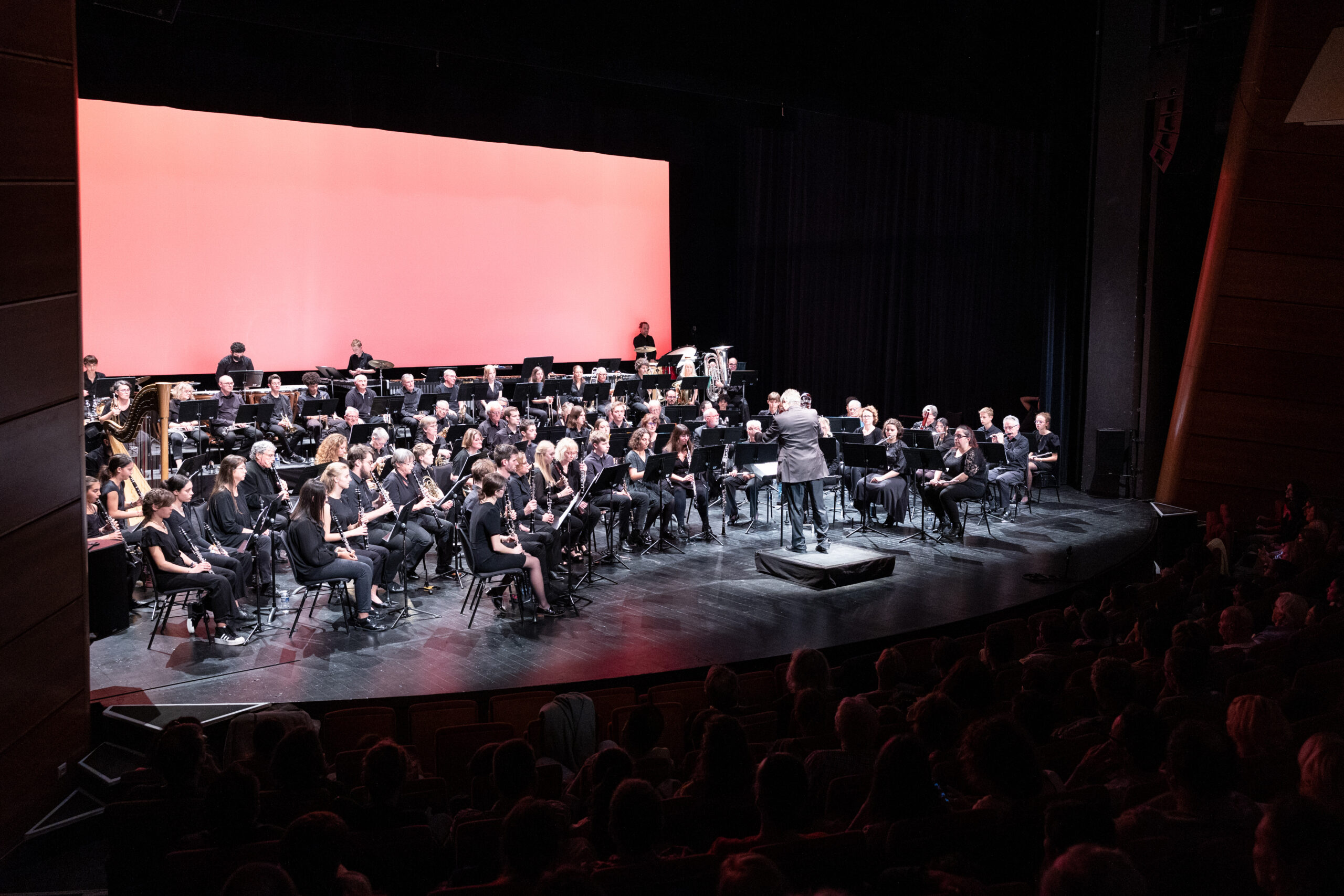 Harmonie d'Angoulême et Orchestre Berlioz durant le concert Amitiés